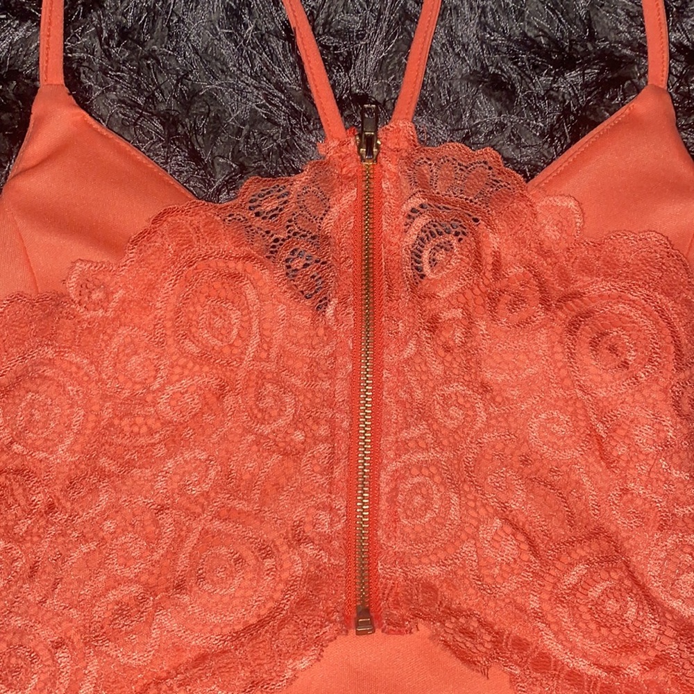 🧡 Lace Racerback Tank - Picture 4 of 6
